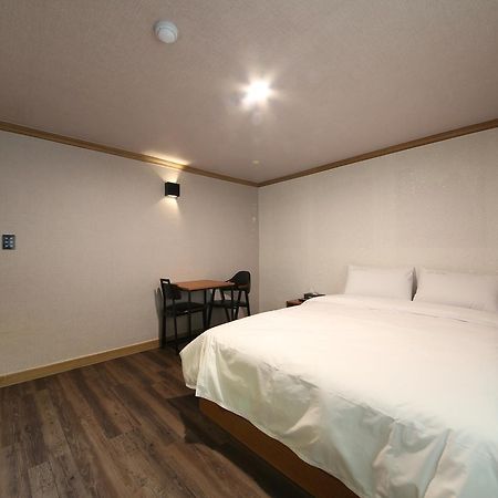 Art Hotel Gumi Dış mekan fotoğraf