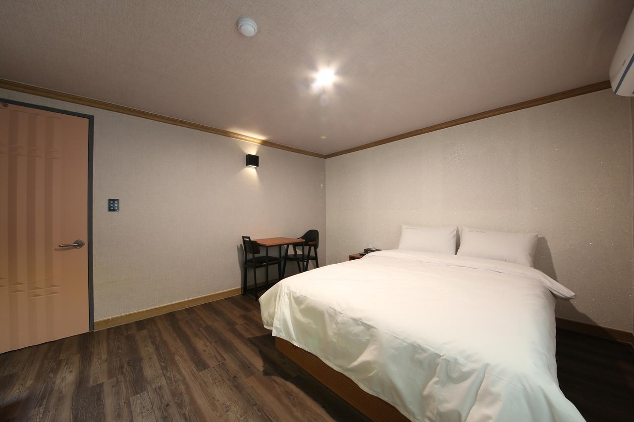 Art Hotel Gumi Dış mekan fotoğraf