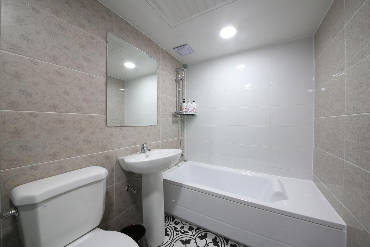 Art Hotel Gumi Dış mekan fotoğraf