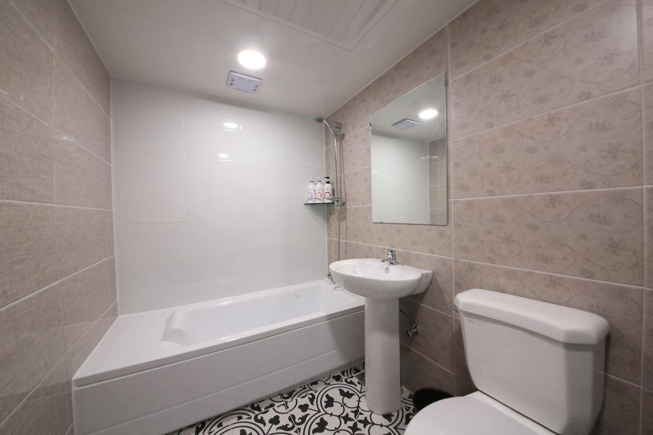 Art Hotel Gumi Dış mekan fotoğraf